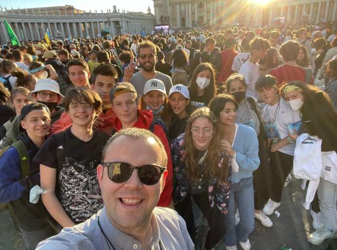 Nelle vostre mani… la forza di Dio. Il saluto di don Matteo   